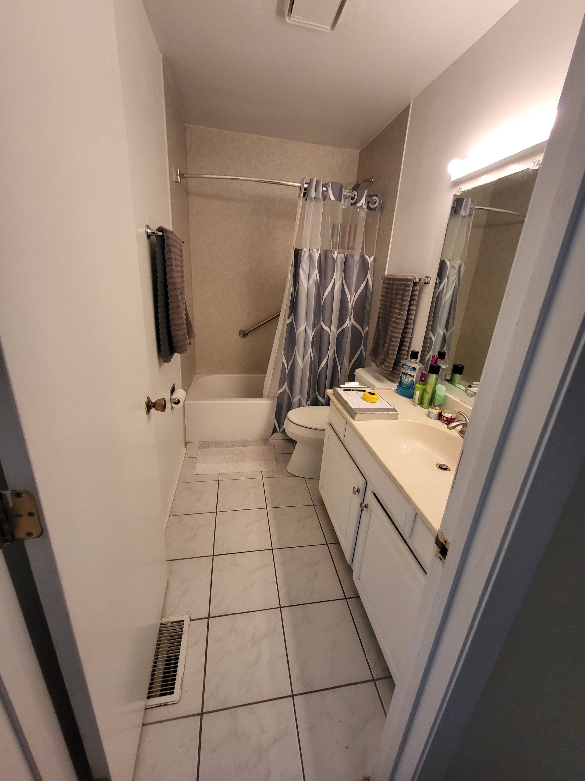 Before | Palatine, IL Small Bathroom Remodel